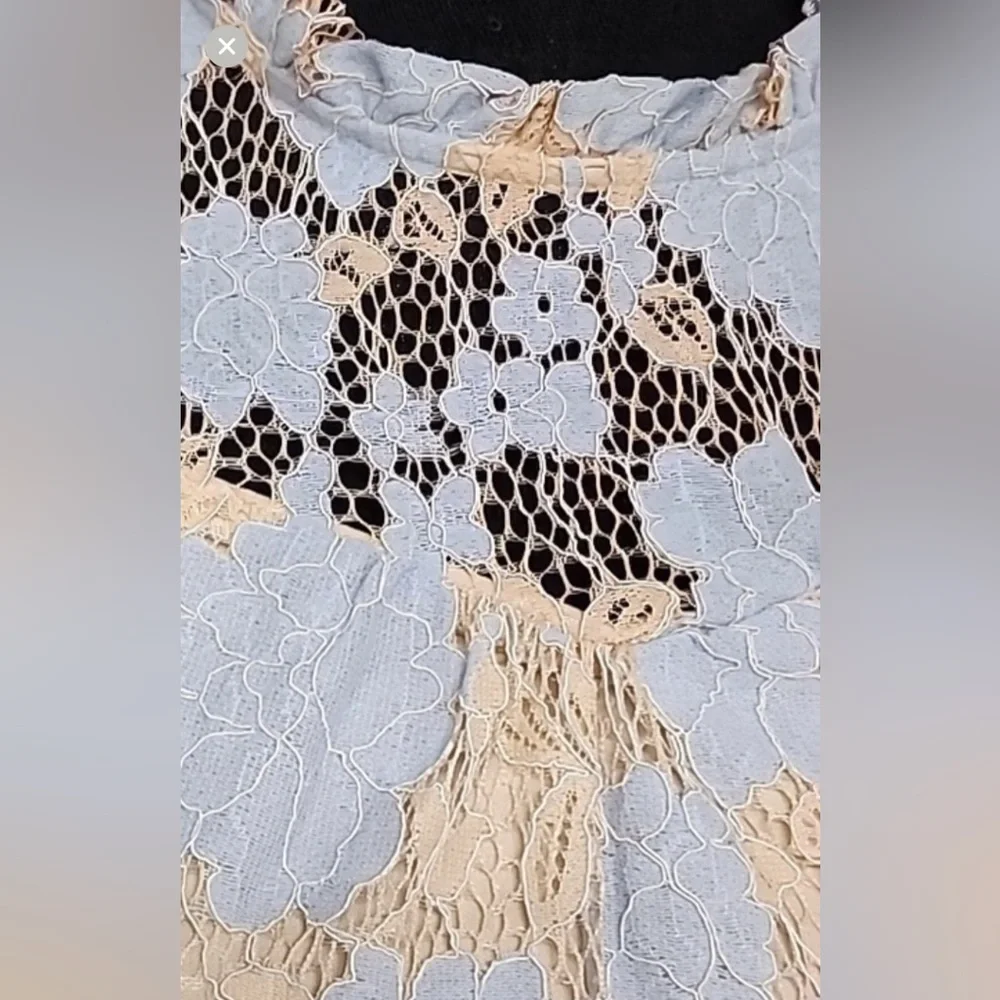 ❎💲SOLD 💲❎ NWT Nude & Periwinkle lined Floral Lace Sleeveless Blouse sz L - Picture 15 of 16